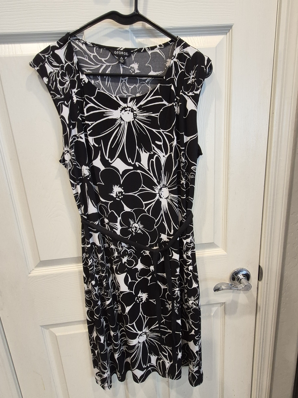 3/30 George Black & White Floral Cap-Sleeve Dress